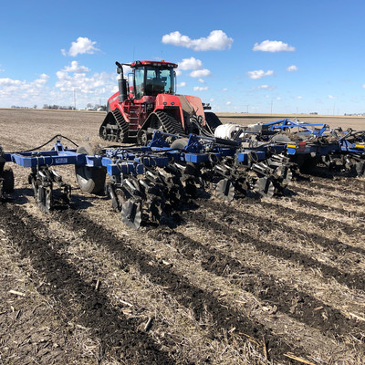 The Blu-Jet AT6020 a commercial applicator for anhydrous ammonia application.  This Nh3 applicator is built with heavy-duty components for long-term fertilizer application.