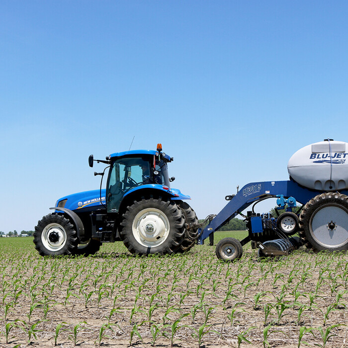 The Blu-Jet 15-series liquid fertilizer applicator features an economical design and a wide range of options and accessories to meet your operations application needs.