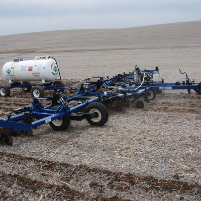 The Blu-Jet LandRunner II is a small fertilizer applicator perfect for growers not covering as many acres of their anhydrous ammonia program.