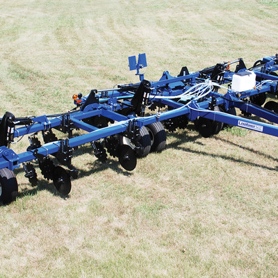 The Blu-Jet LandRunner II is a small fertilizer applicator perfect for growers not covering as many acres of their anhydrous ammonia program.
