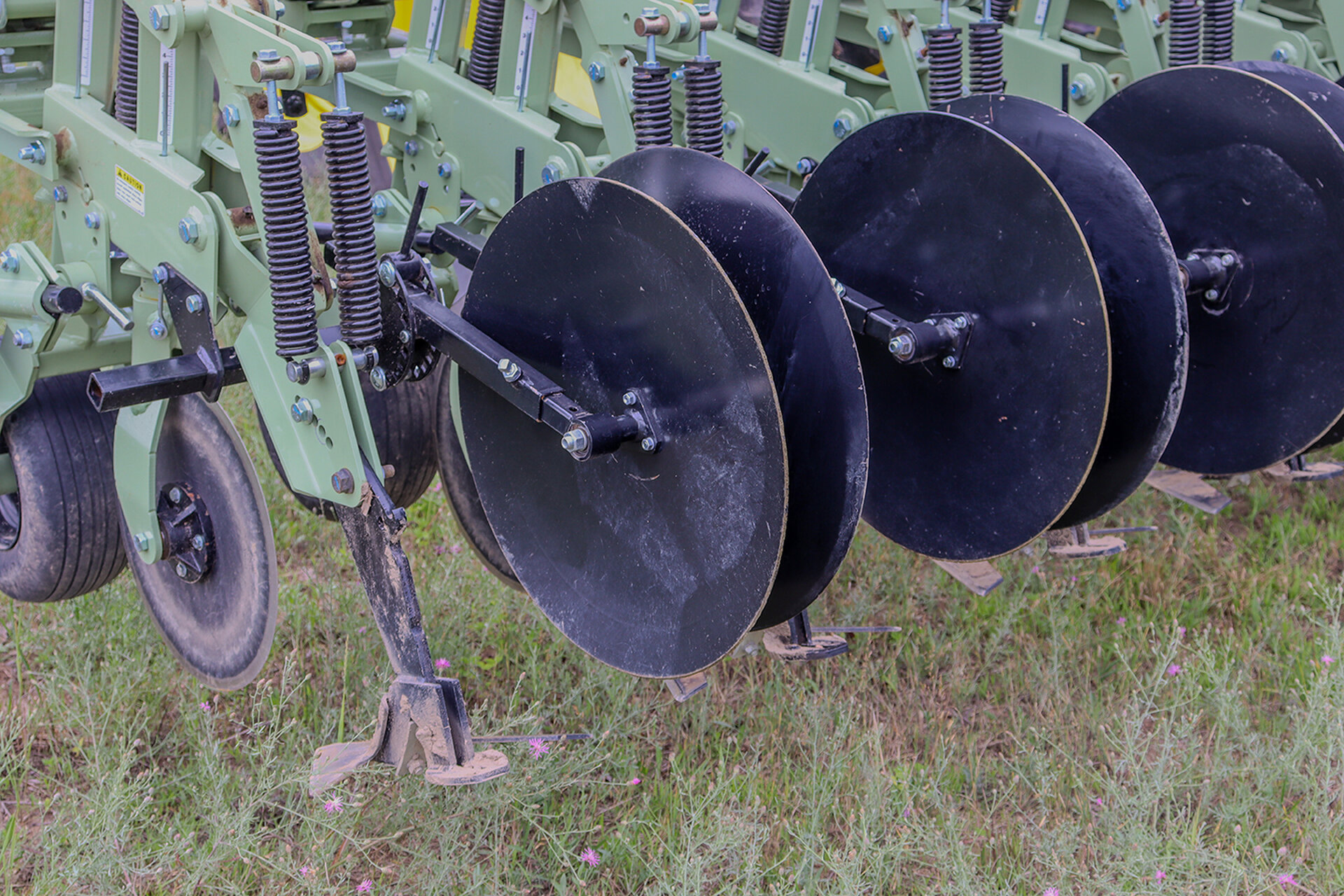 【Sobaq】MN Our Crop HDZ Row Crop Cultivators Cultivator - Orthman Farm Equipment