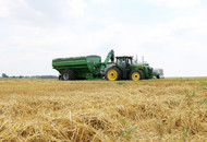 Model 1320 Dual Auger Grain Cart Unloading